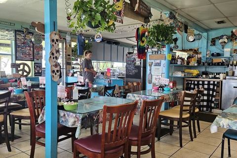 Pat's Riverfront Cafe